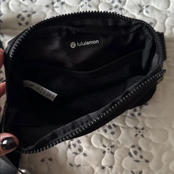 Lululemon Athletica Black Crossbody Bag - Picture 3 of 3